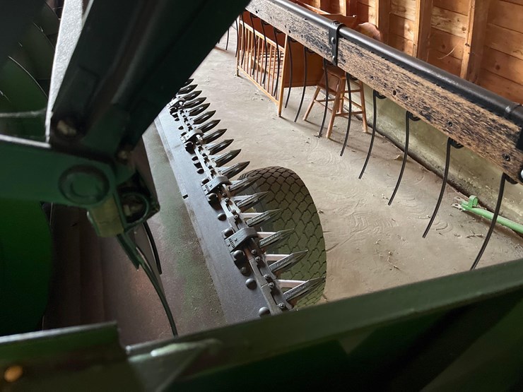 john-deere-220-image-8