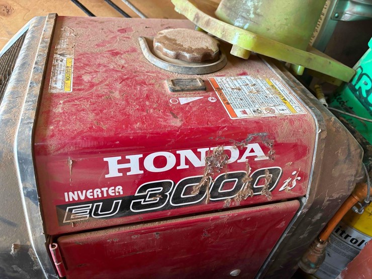 honda-eu300i5-inverter-image-1