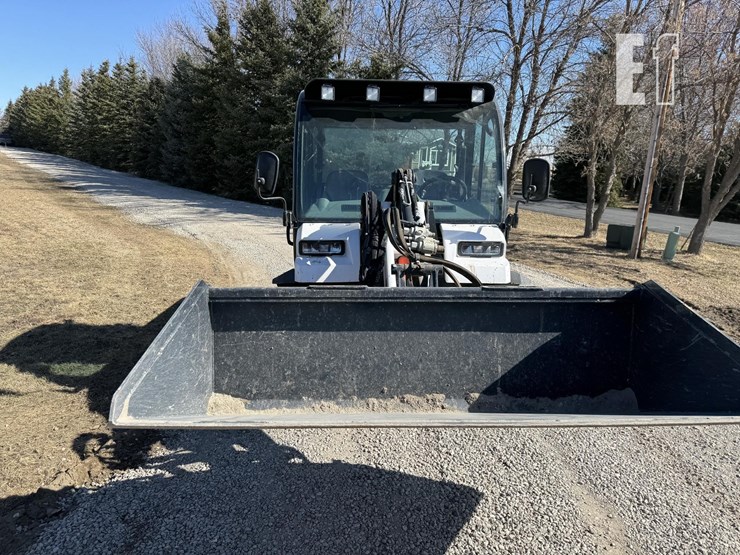 2022-bobcat-toolcat-uw56-image-5