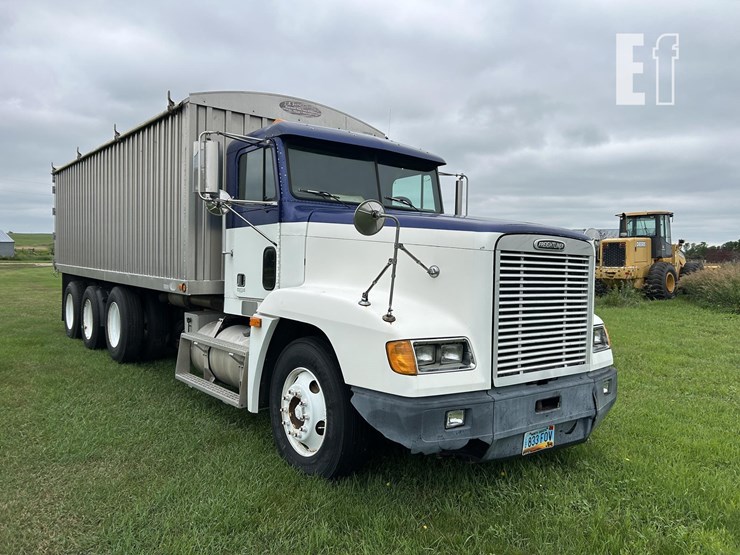 2001-freightliner-fld120-image-3