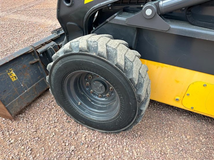 2018-new-holland-l228-image-8