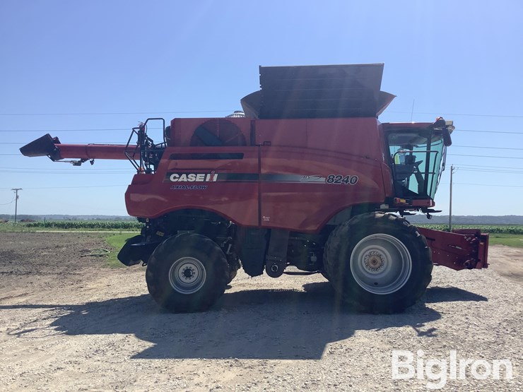 2016-case-ih-8240-image-4