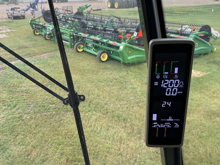 2019-john-deere-s780-image-52