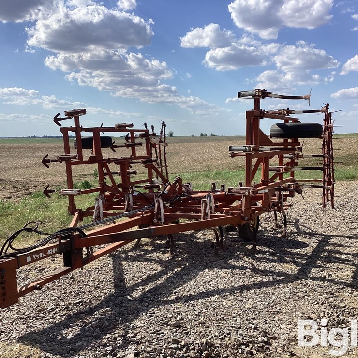 Wil-Rich 20' Field Cultivator
