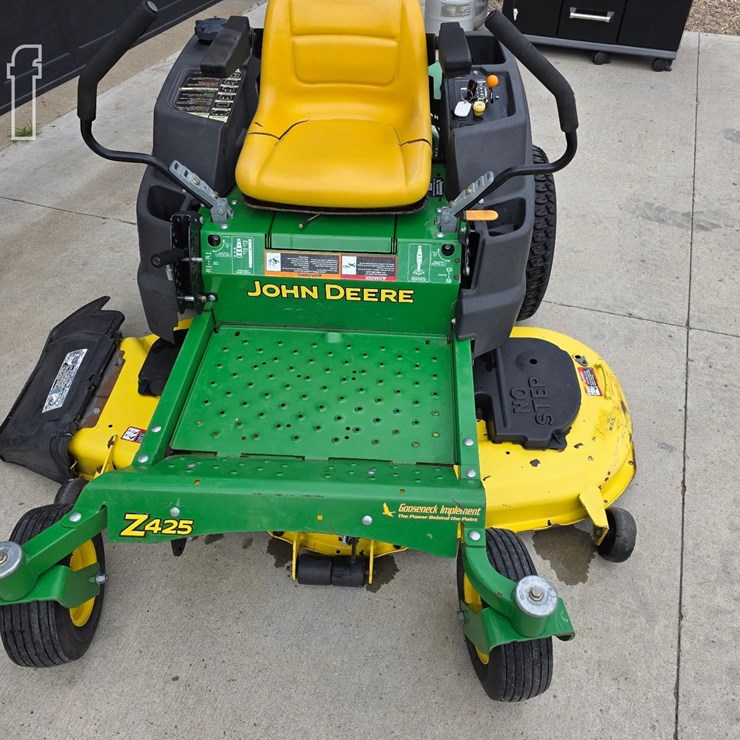 JOHN DEERE Z425
