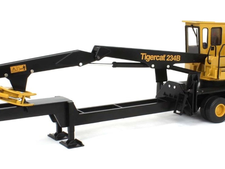 #94-•-tigercat-234b-knuckleboom-precision-die-cast-1/32-scale-+-2-bright-star-camping-chairs-image-2