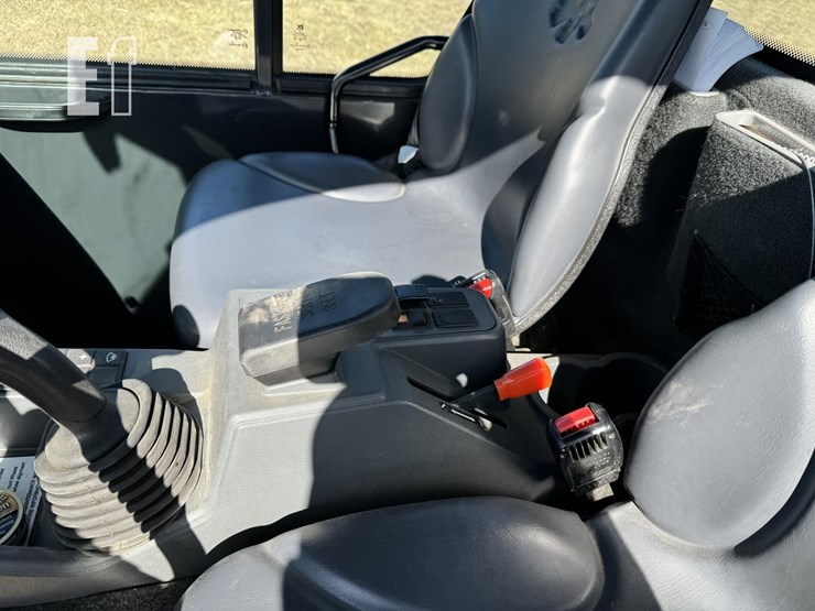 2022-bobcat-toolcat-uw56-image-25