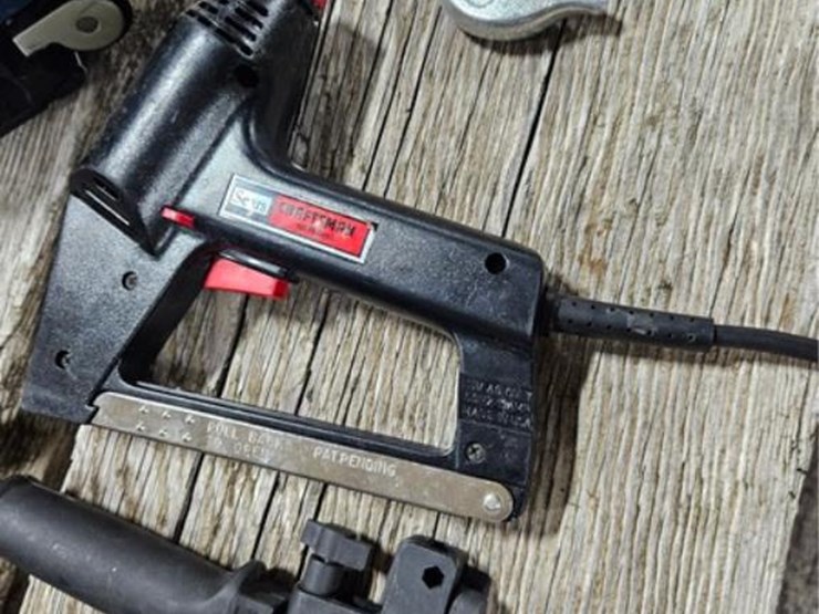 #425-•-ryobi-belt-sander-&-craftsmen-stapler-image-2
