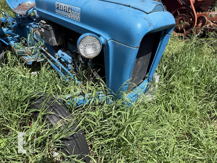 ford-2000-image-4