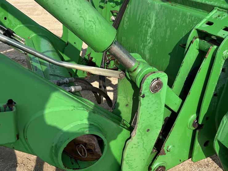 2005-john-deere-7520-image-44