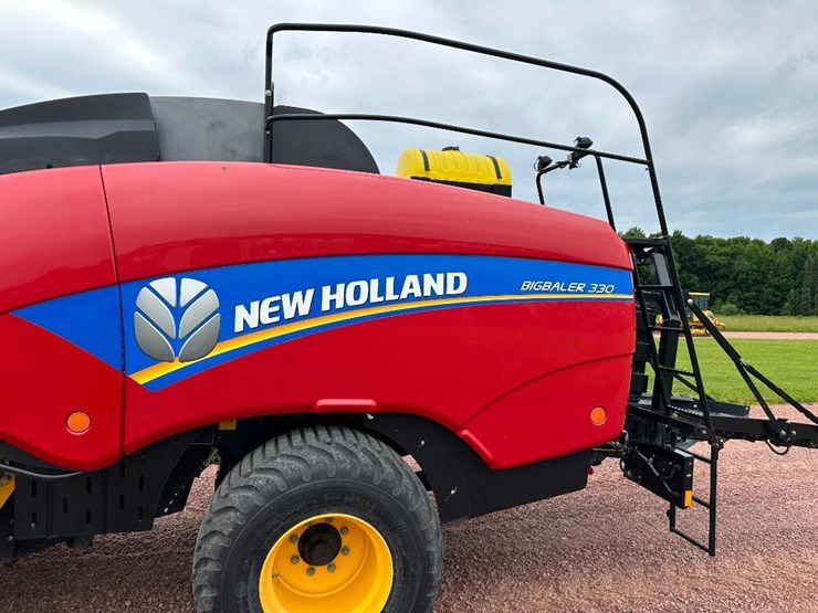 2014-new-holland-330-image-21