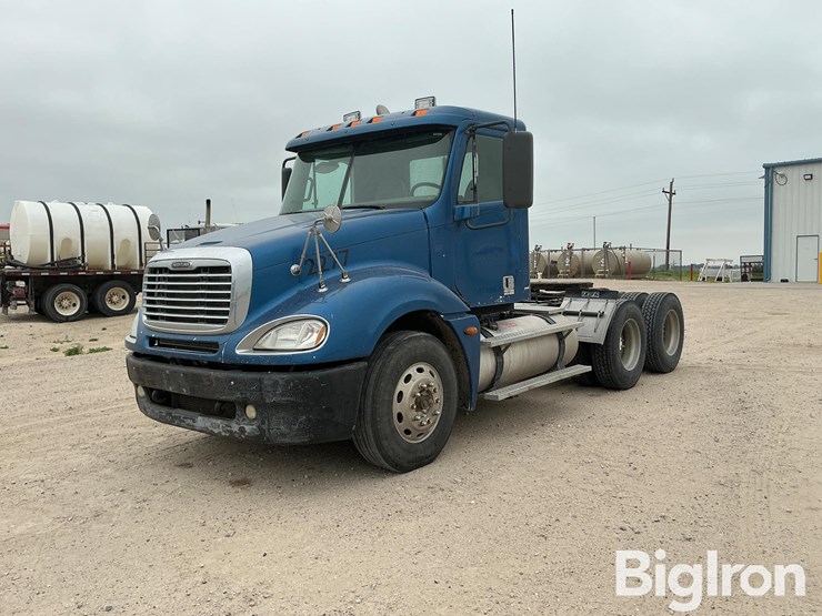 2005-freightliner-columbia-120-image-1