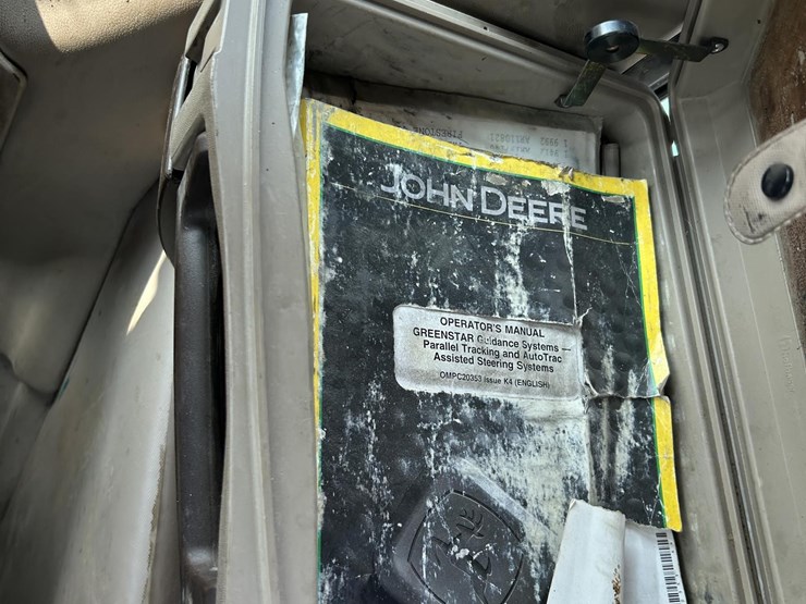 2005-john-deere-7520-image-57