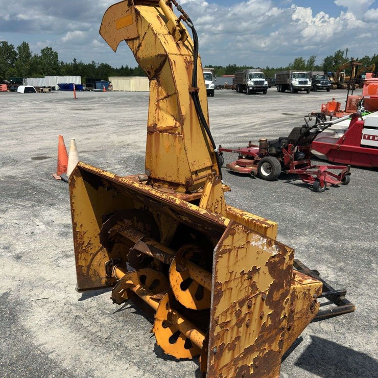 Trackless Snowblower with PTO Shaft