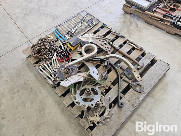 pallet-of-misc.-tools,-parts,-&-fasteners-image-11