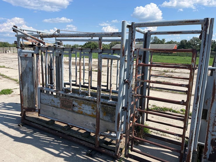 pearson-squeeze-chute-image-1