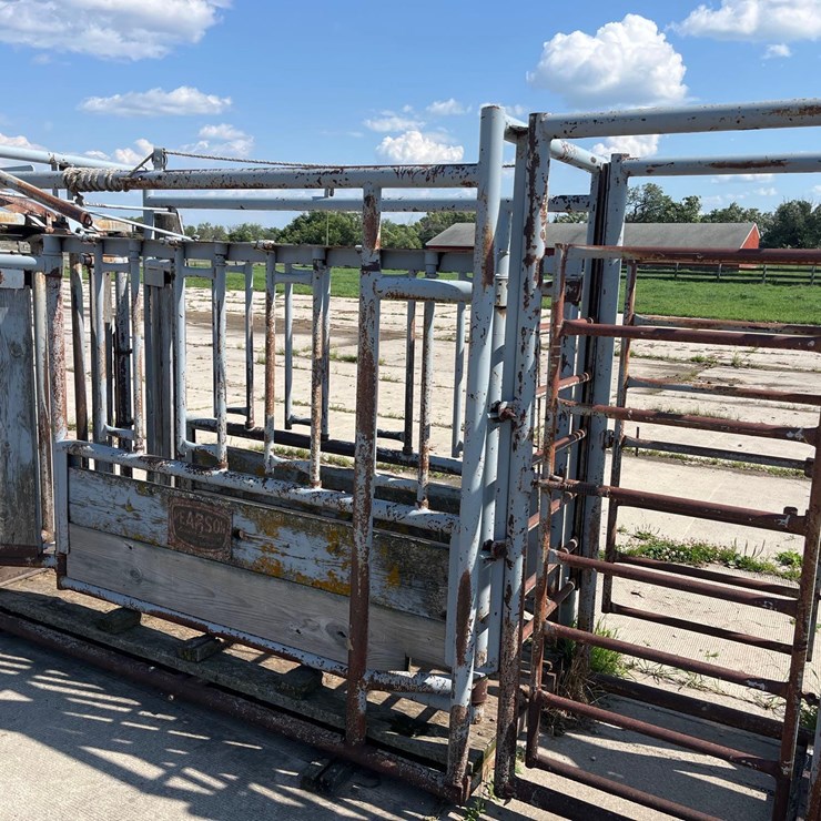 Pearson Squeeze Chute