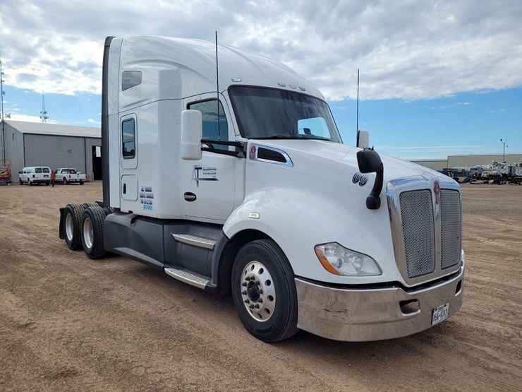2017-kenworth-t680-image-2