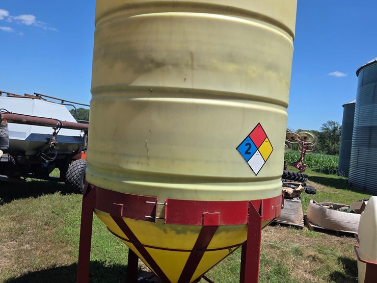 dultmeier-mp223ca-upright-poly-cone-bottom-tank-image-6