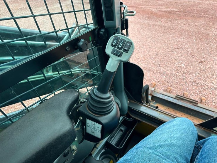 2015-new-holland-c232-image-39