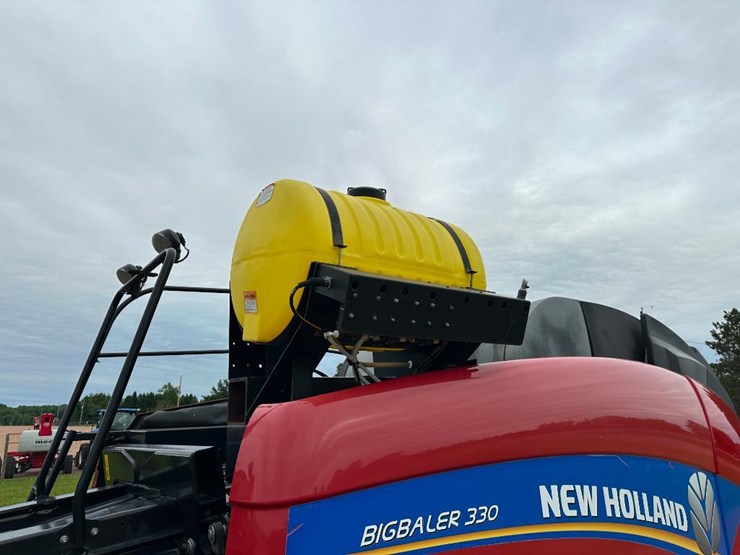 2014-new-holland-330-image-30