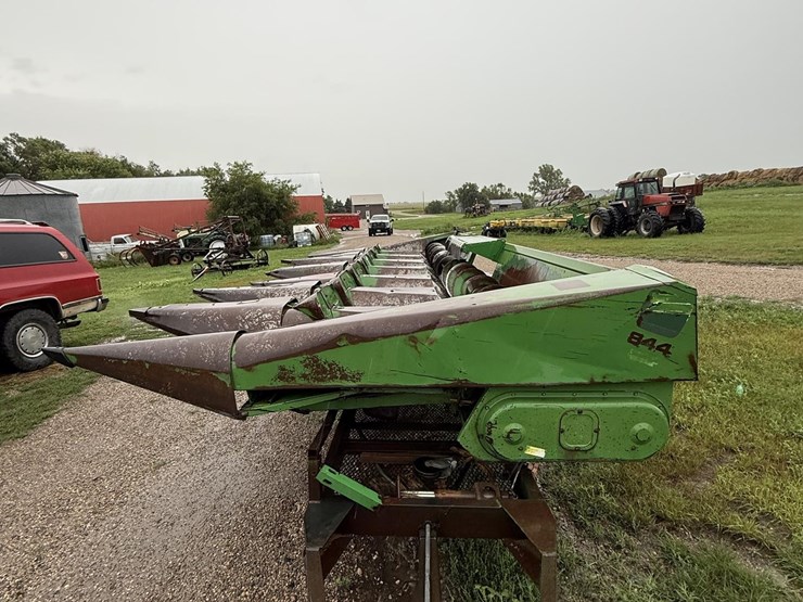john-deere-844-image-2