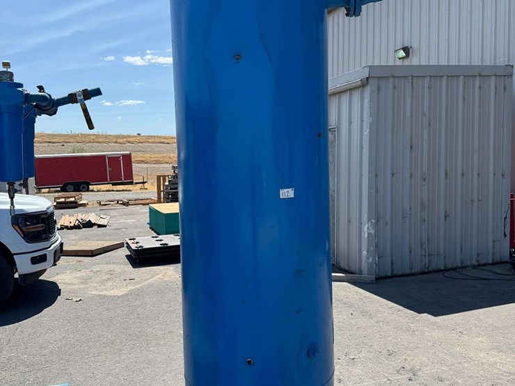 2008-roy-e-hanson-jr-mfg.-vertical-air-receiver-tank-image-2
