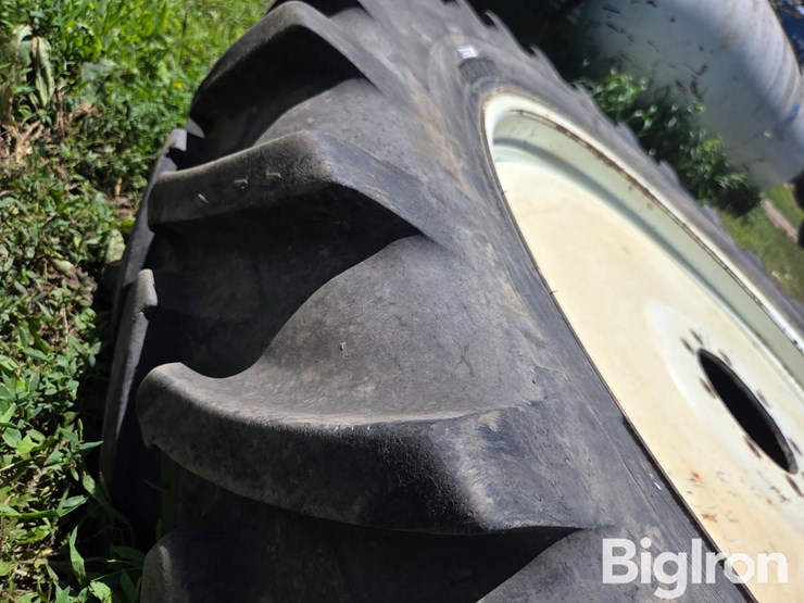 michelin-agribib-4c-300/90r42-tire-&-rim-image-12
