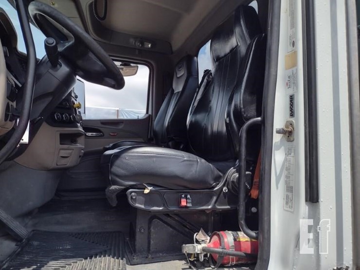 2019-peterbilt-567-image-14