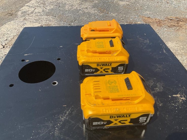 #108-•-dewalt-20v-batteries-image-4