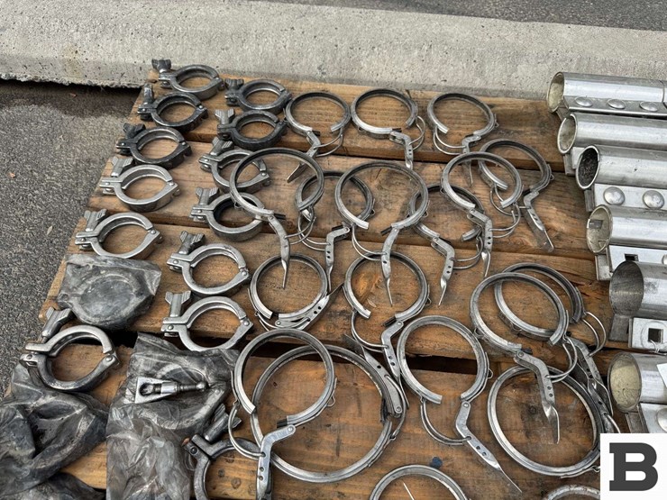 miscellaneous-stainless-steel-pipe-clamps-and-joiners-image-5