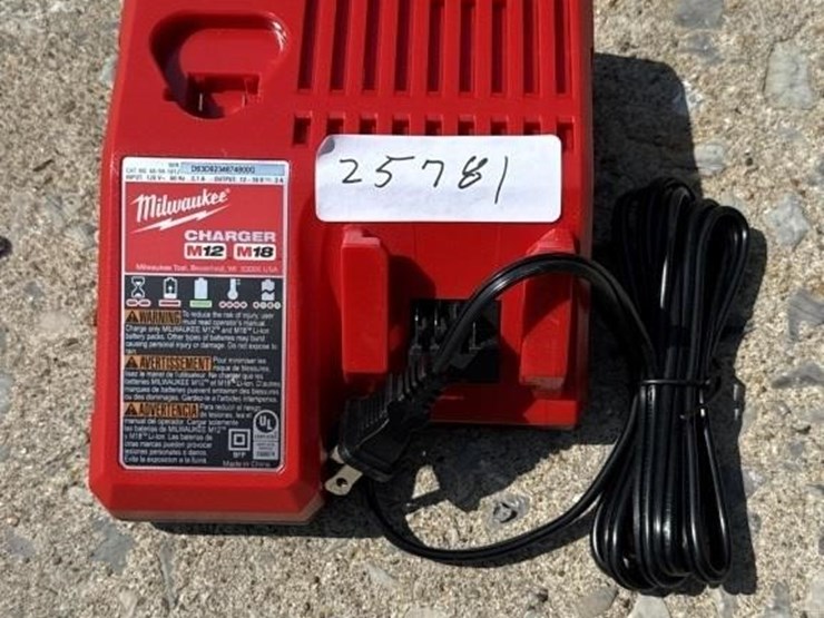 milwaukee-m-12-–-m-18-charger-image-1