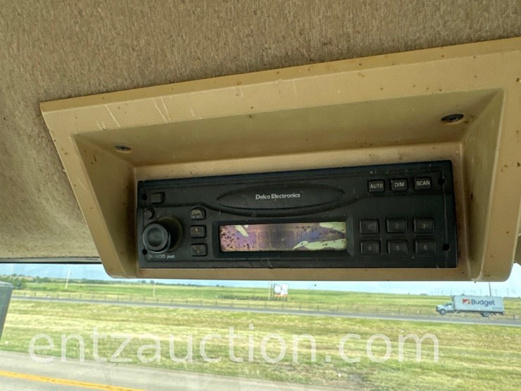 2005-john-deere-8320-image-35
