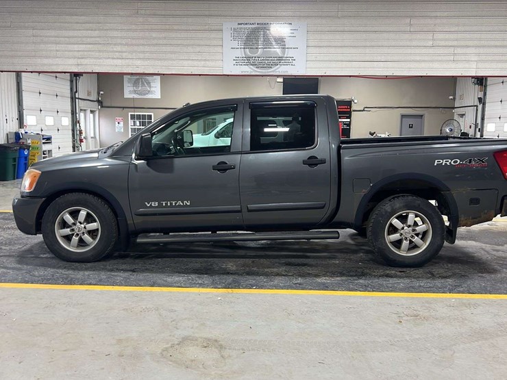 2011-nissan-titan-image-9