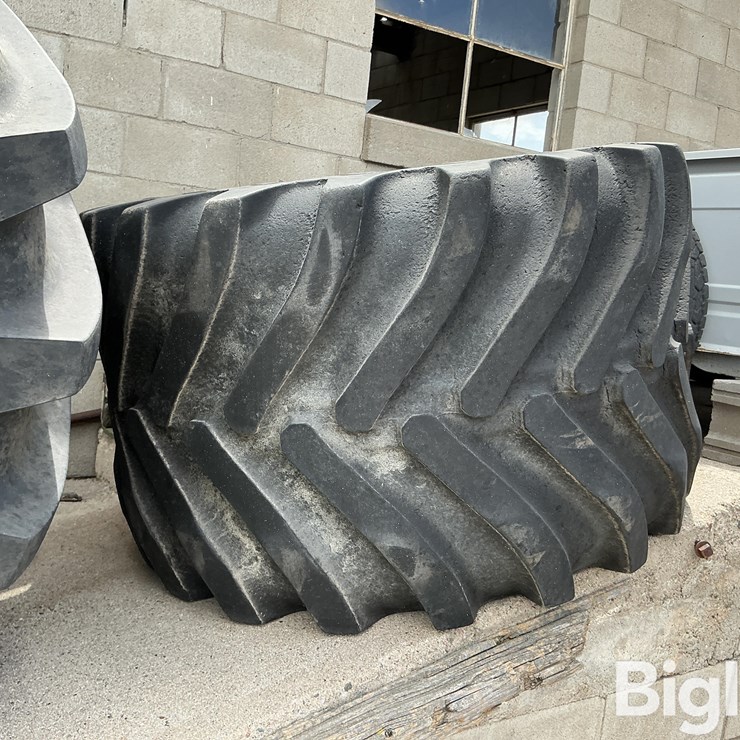 48 X 31.00-20 Front Floater Tire