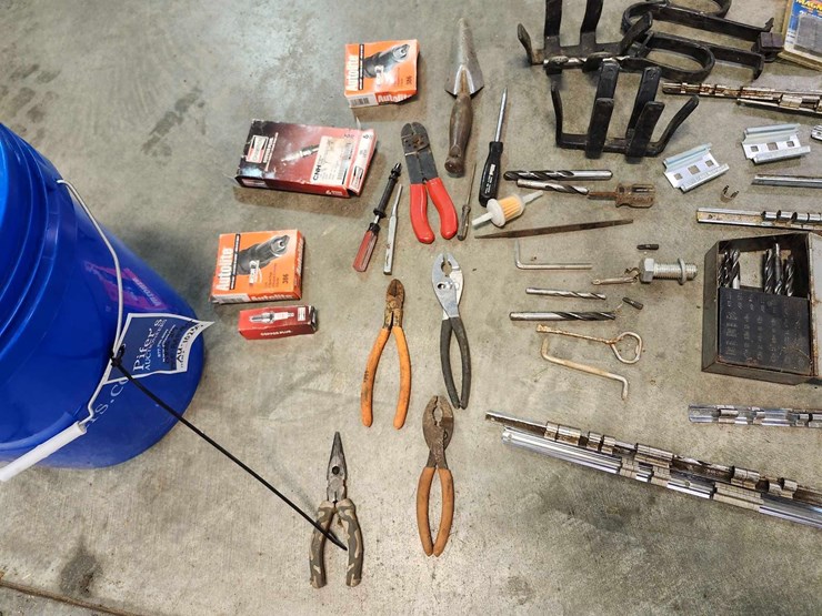 assortment-of-tools-image-4