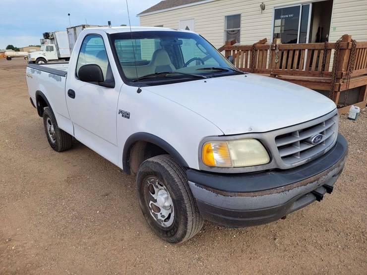 2002-ford-f150-xl-image-2