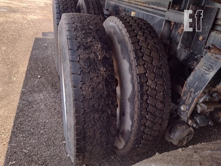 2019-peterbilt-567-image-27