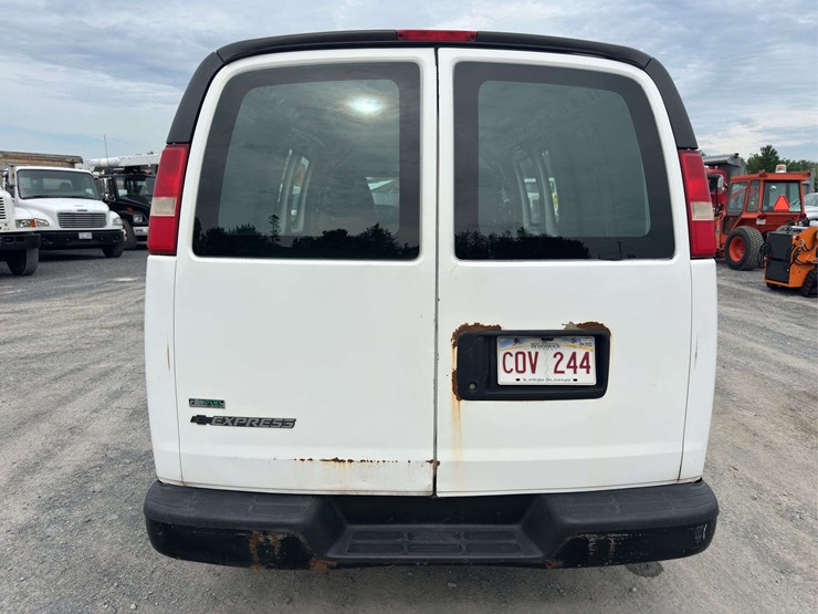 2010-chevrolet-express-2500-image-5