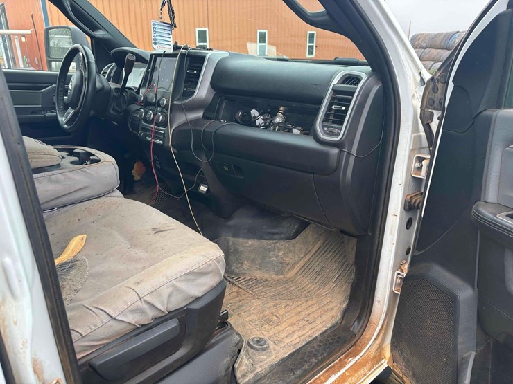 2023-ram-3500-pickup-image-15