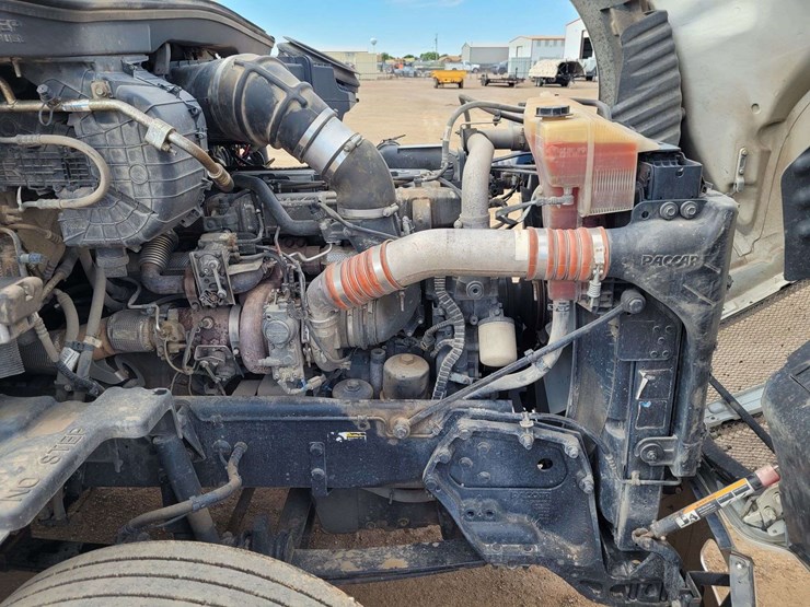 2017-kenworth-t680-image-17