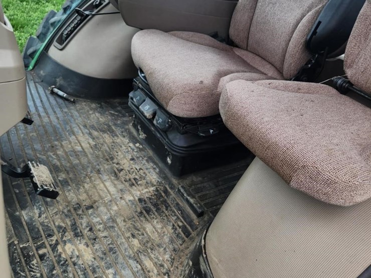2010-john-deere-8245r-image-22