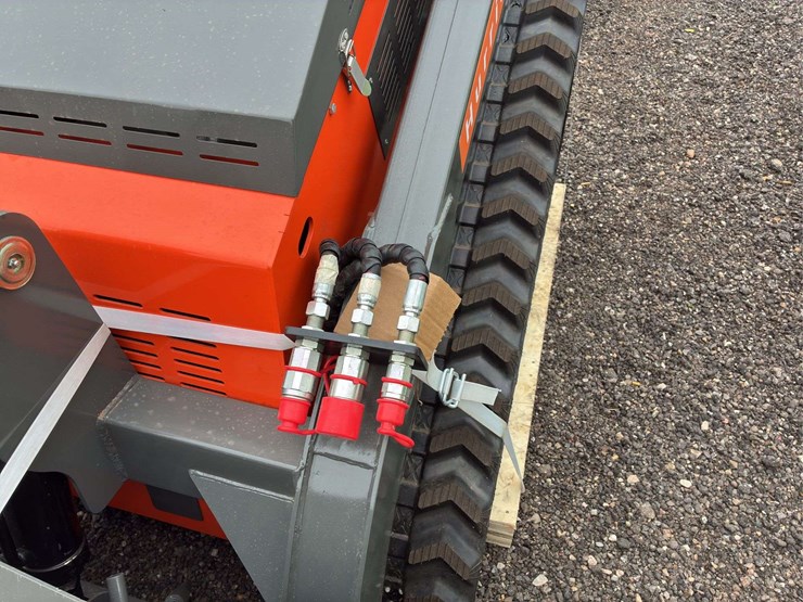 mini-skid-2024-hrc600-skid-steer-image-5