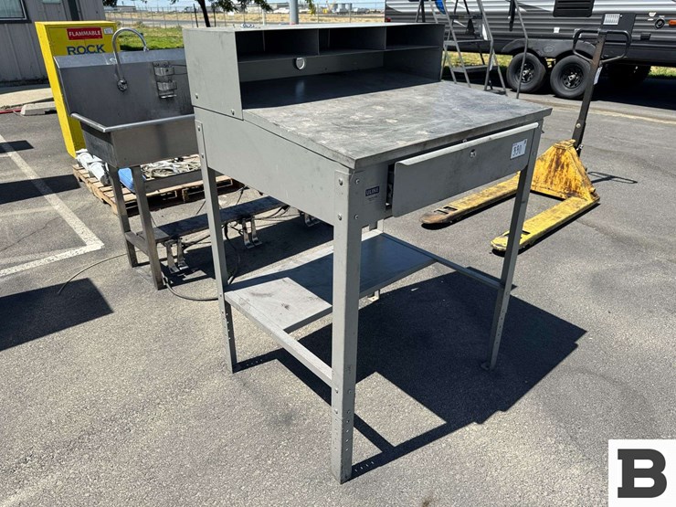 metal-shop-delivery-desk-image-3