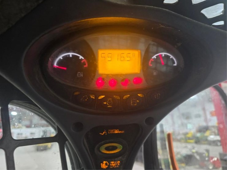2013-bobcat-s750-image-29