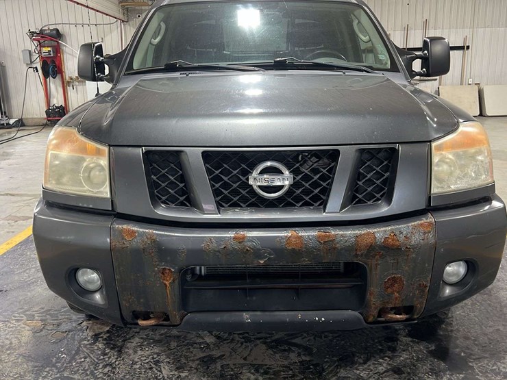 2011-nissan-titan-image-37