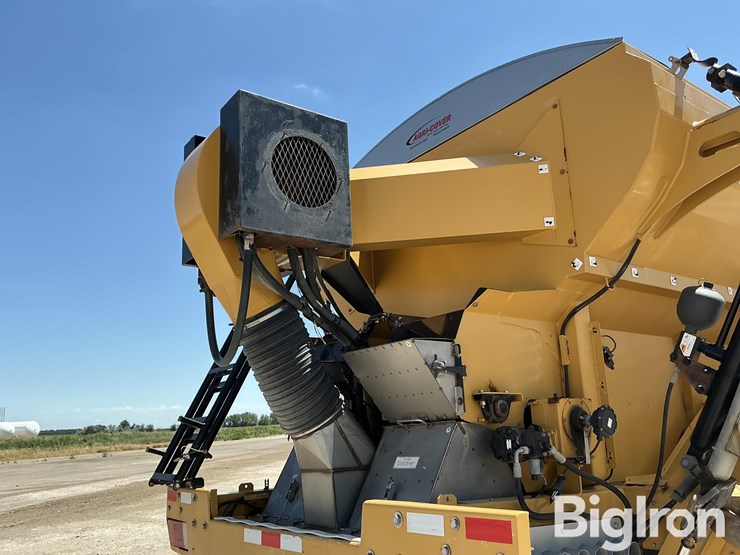2012-terragator-8300-self-propelled-floater-dry-fertilizer-spreader-w/airmax-image-16