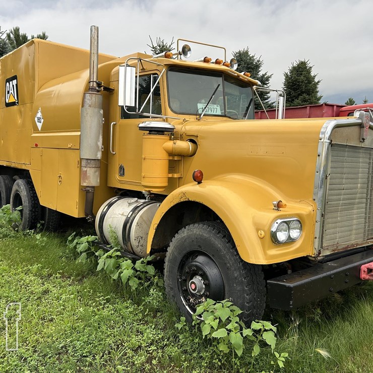 1977 KENWORTH FUEL TRUCK 1133