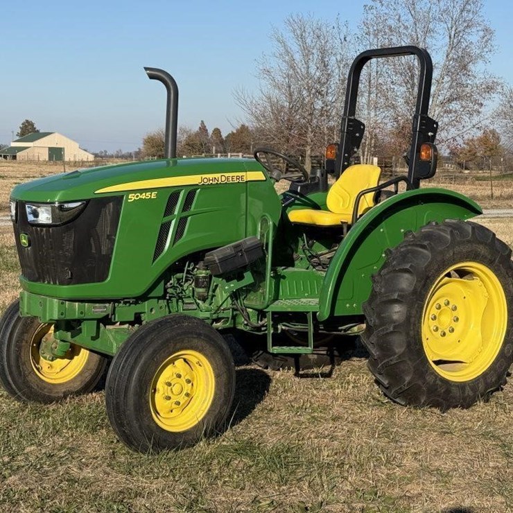 JOHN DEERE 5045E