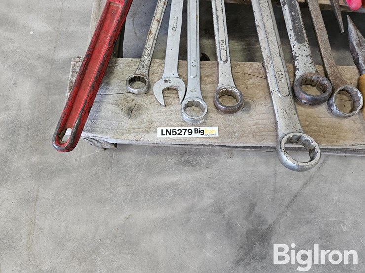 pallet-of-misc.-tools,-parts,-&-fasteners-image-9